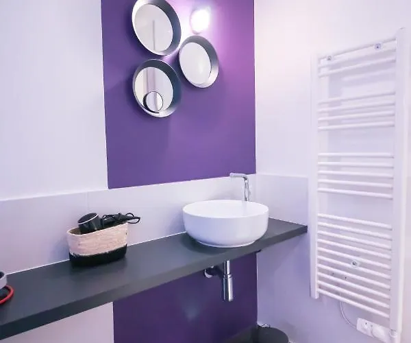 L'optimiste, Draps Compris Et Climatisation *